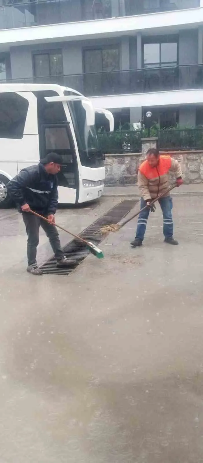Kuşadası’nda mazgallar taşkınlara karşı temizlendi - 5