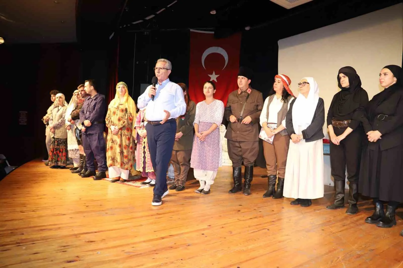 Nazilli’de ’Abide-i Aşk’ tiyatro oyunu sahnelendi - 7