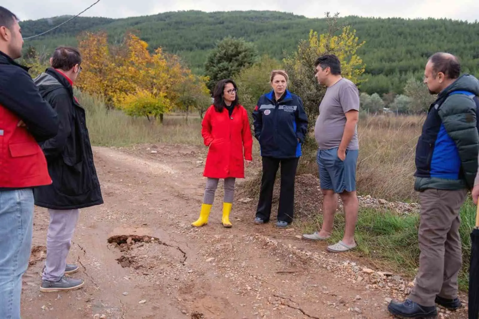Köksal Aras, yağışların etkilediği mahallelerde incelemelerde bulundu