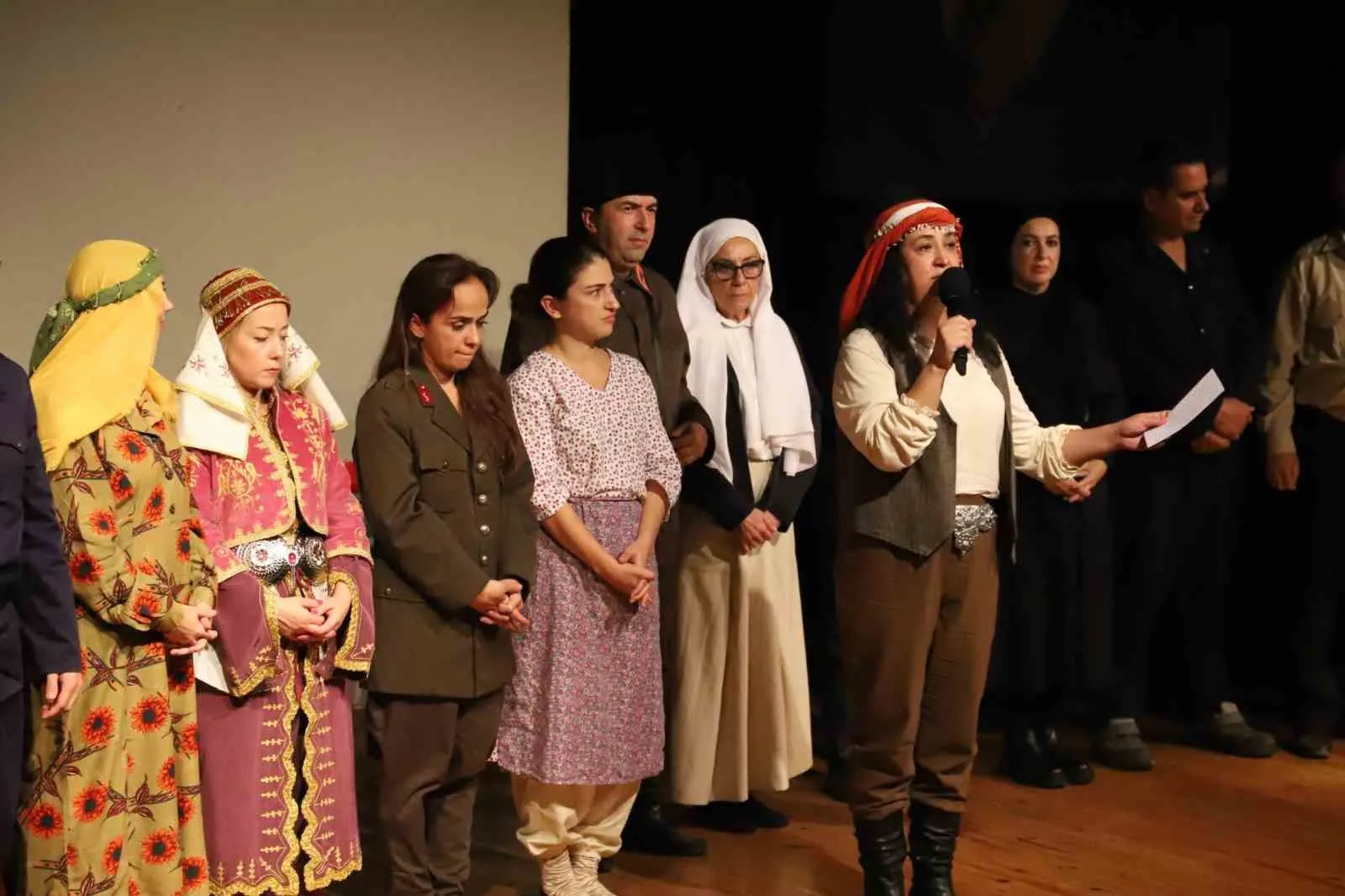 Nazilli’de ’Abide-i Aşk’ tiyatro oyunu sahnelendi - 6