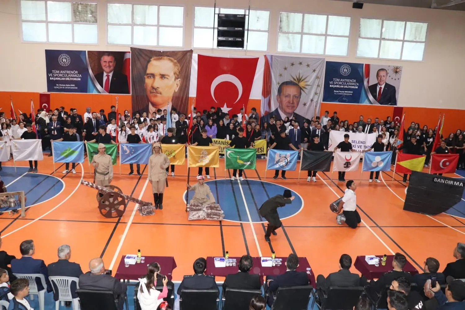 Selendi’de cumhuriyet coşkusu gençlik merkezine sığmadı - 4