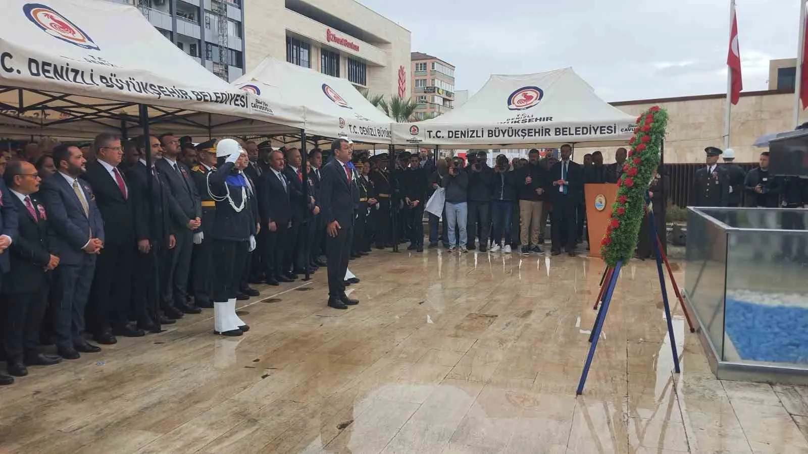 Denizli’de Cumhuriyet Bayramı kutlamaları çelenk töreniyle başladı - 2