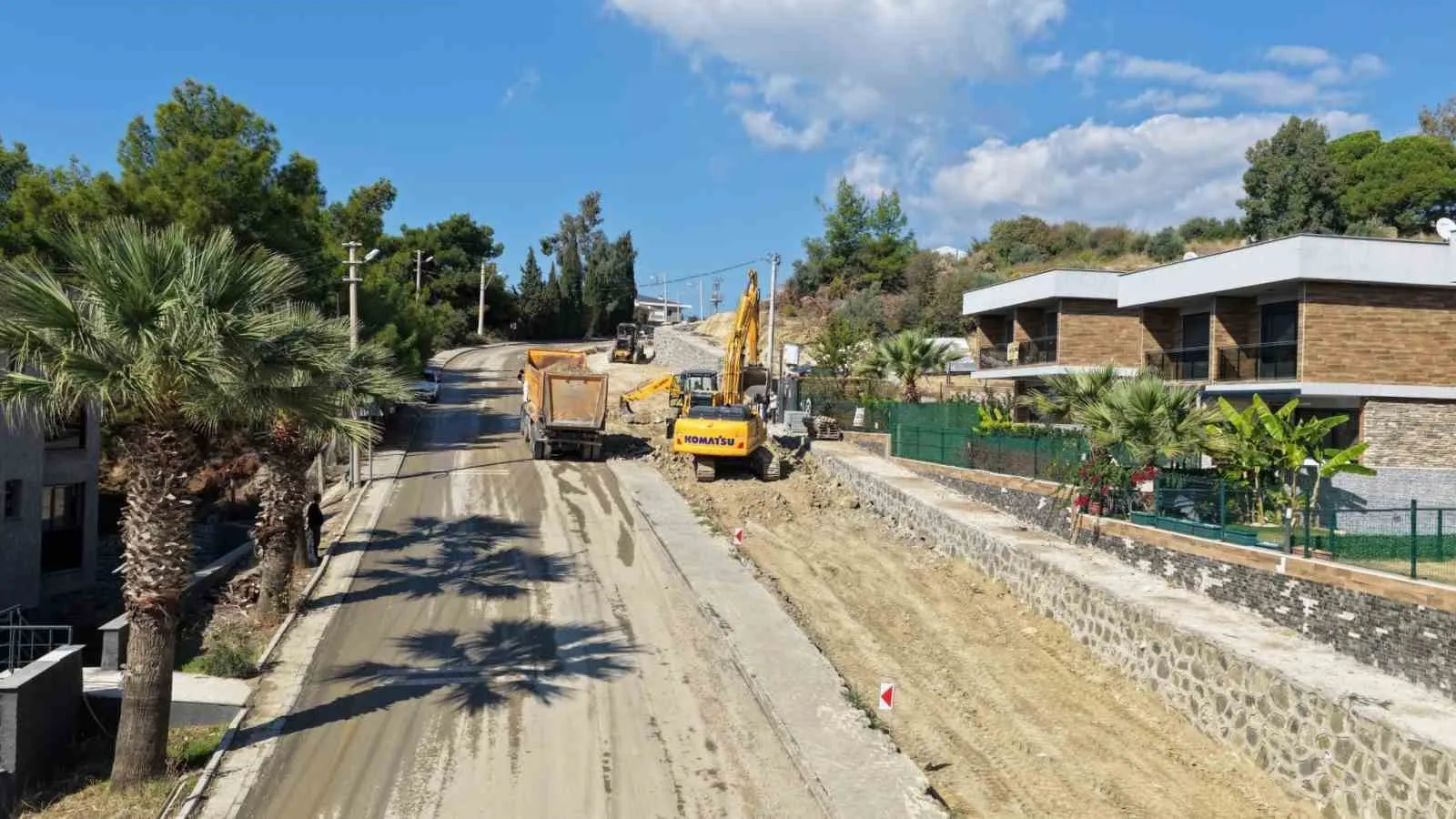 Aydın Büyükşehir Belediyesi Kuşadası’ndaki yol çalışmalarını sürdürüyor - 7
