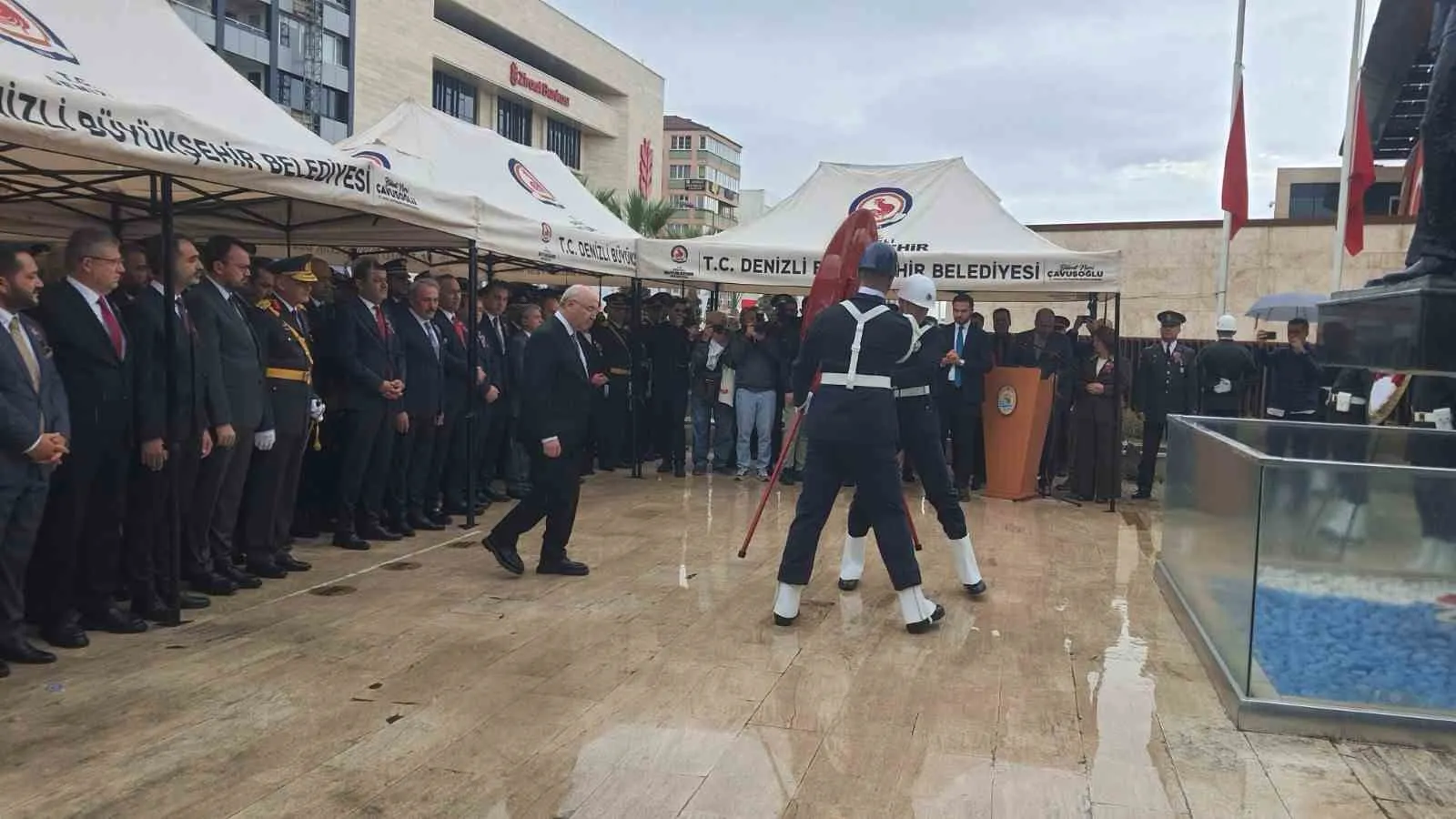 Denizli’de Cumhuriyet Bayramı kutlamaları çelenk töreniyle başladı - 4