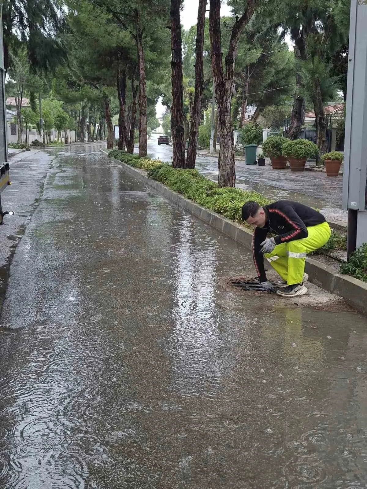 İzmir’de yağış alarmı: İZSU 665 personelle sahada - 4