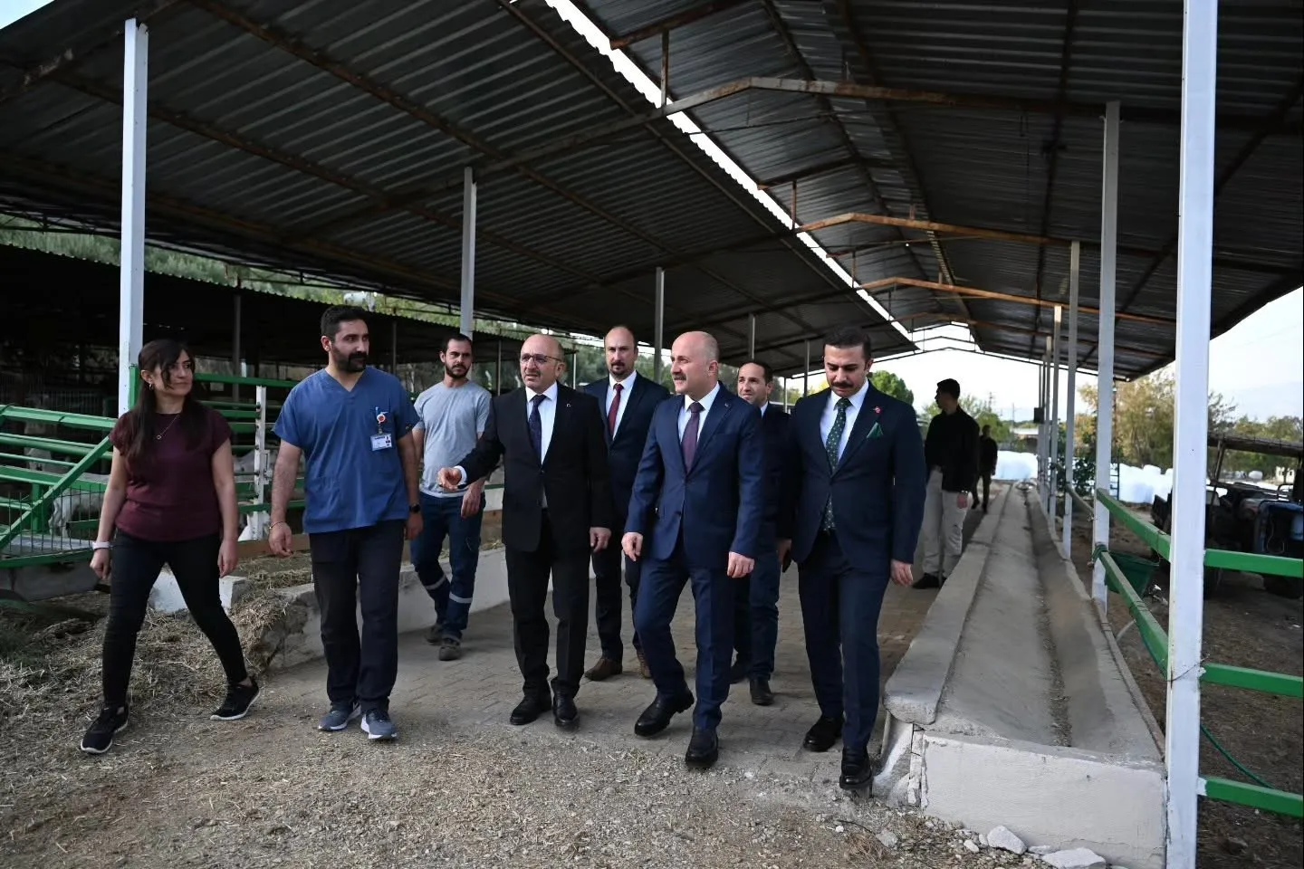 Aydın Valisi Varol, ADÜ Ziraat Fakültesi’nin uygulama alanlarını inceledi - 2