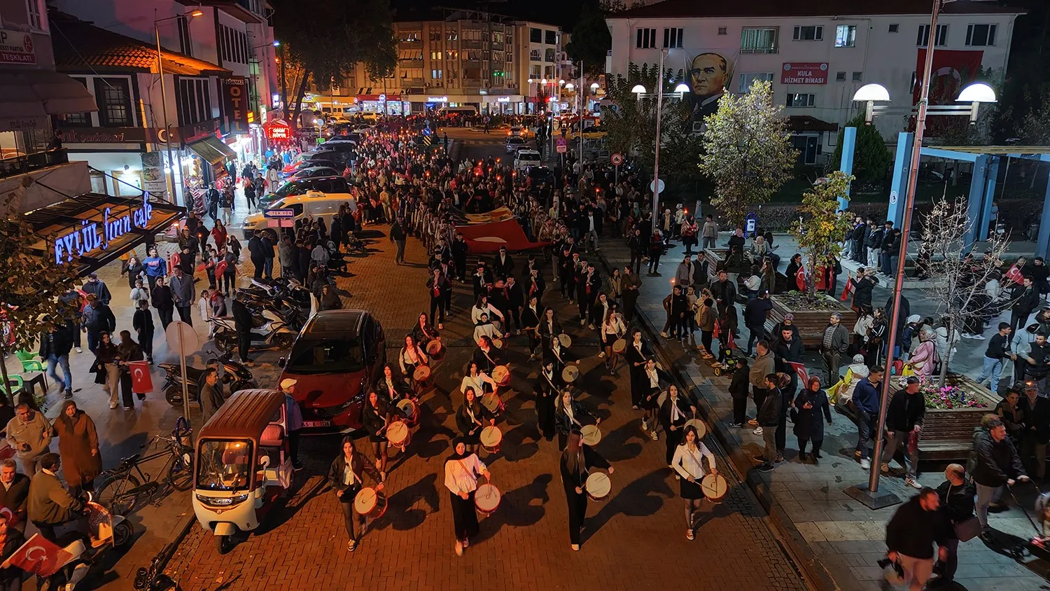 Kula’da Cumhuriyet Bayramı etkinlikleri fener alayıyla sona erdi - 10
