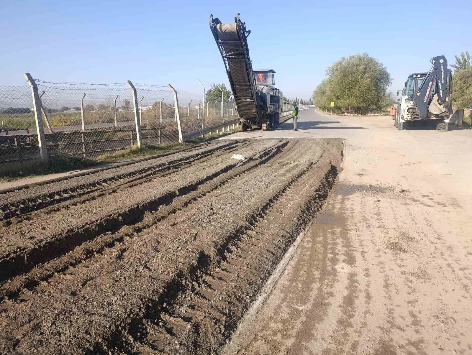 Aydın Büyükşehir Belediyesi kentin dört bir yanında çalışmalarını sürdürüyor - 4