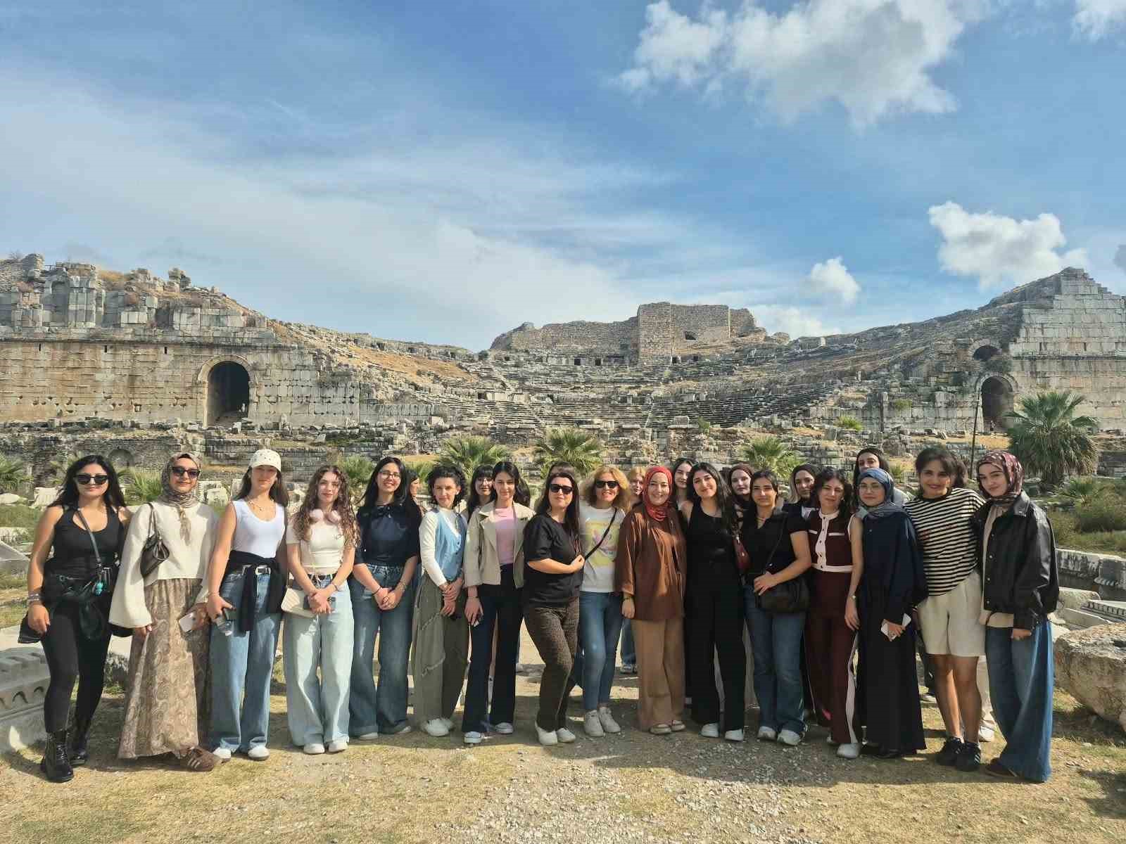 Üniversite öğrencileri Didim ve Milet’in tarihi mirasını keşfetti