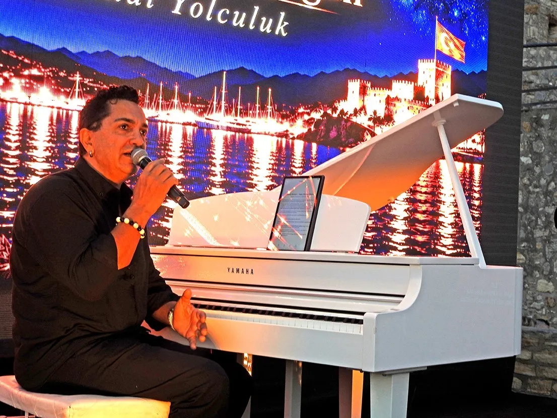 Mustafa Boran Durgun, Çeşme’de bestelediği eserlerini Çeşme Kalesi’nde seslendirdi - 2