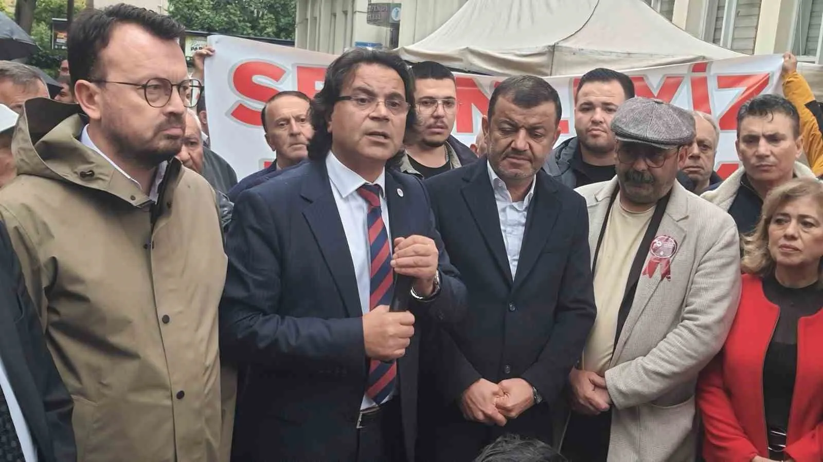 Başkan Doğan’ın destekçileri ikinci günde de belediye önünde buluştu - 4