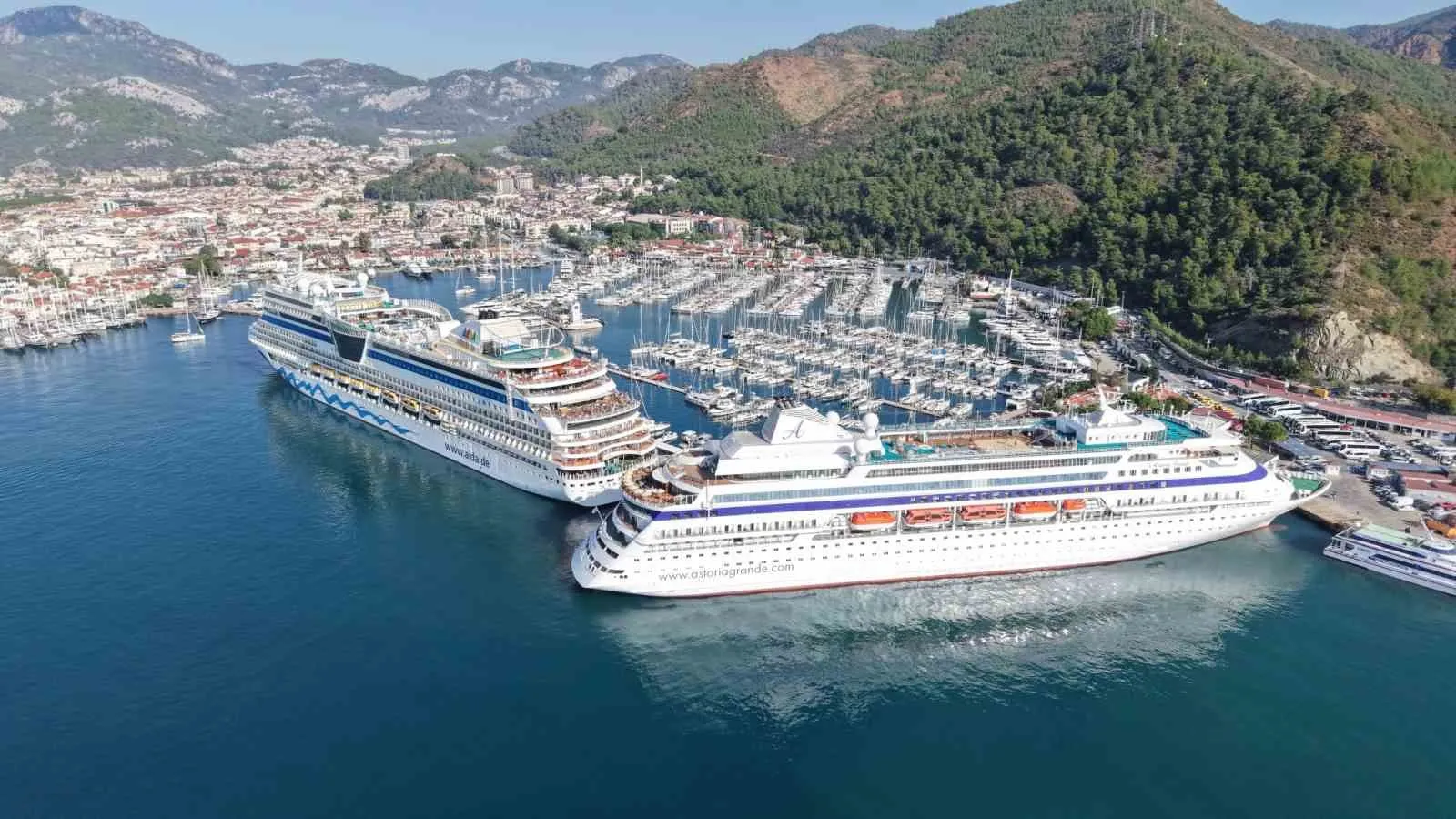 Marmaris Limanı’na iki kruvaziyer geldi - 2