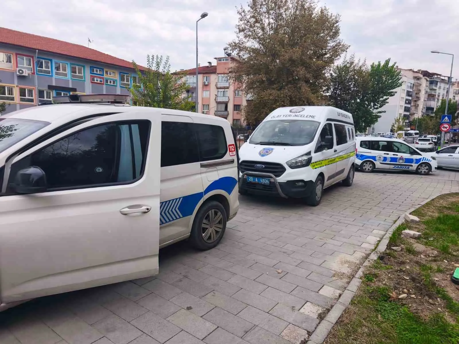 Muhtarlığın kamerasını söküp bahçeye attılar - 2