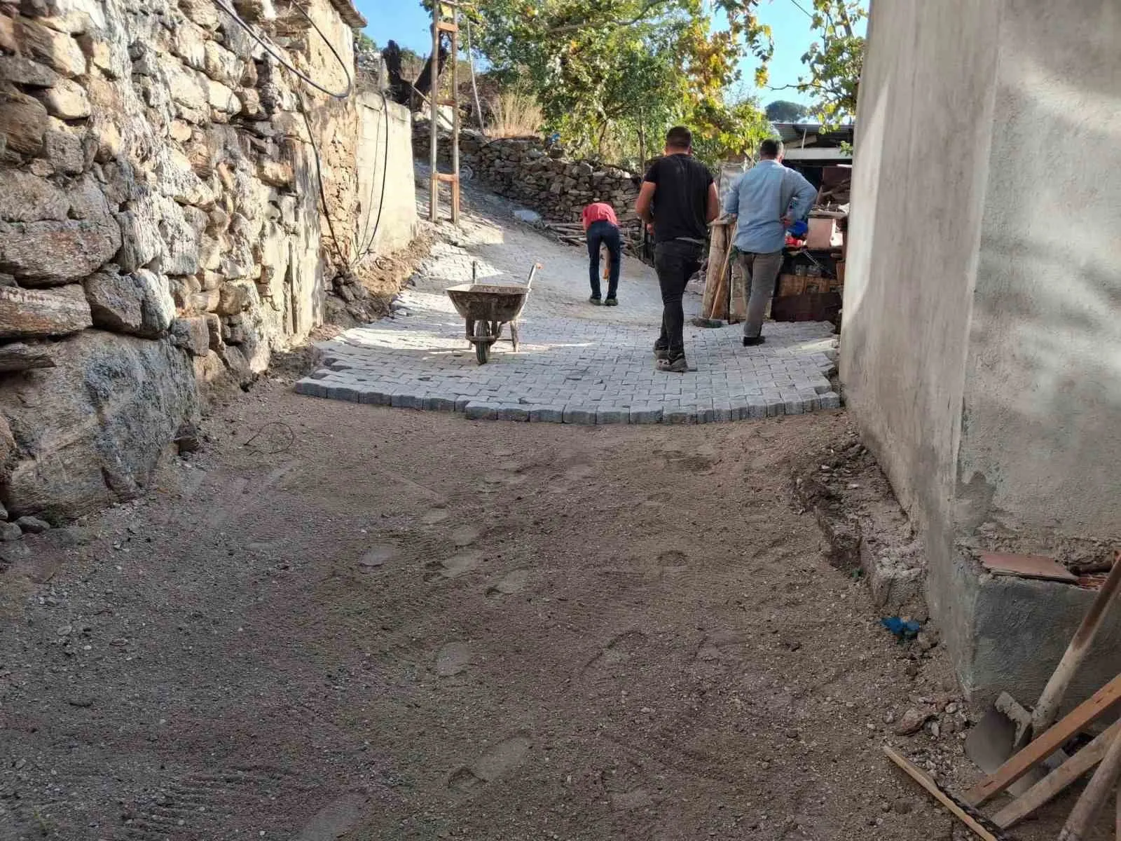 Esentepe Mahallesi’nde çevre düzenleme çalışmaları sürüyor - 3