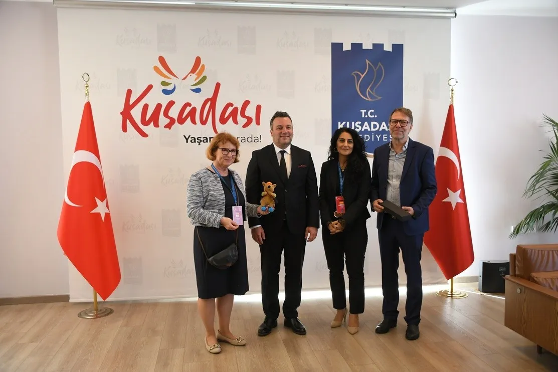Kuşadası’nda Cumhuriyetin 102’üncü yılı kardeş şehirlerin dostluk buluşması ile taçlandı - 7