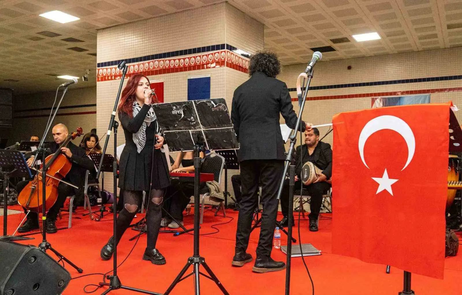 İzmir Metrosu’nu Cumhuriyet coşkusu sardı - 5