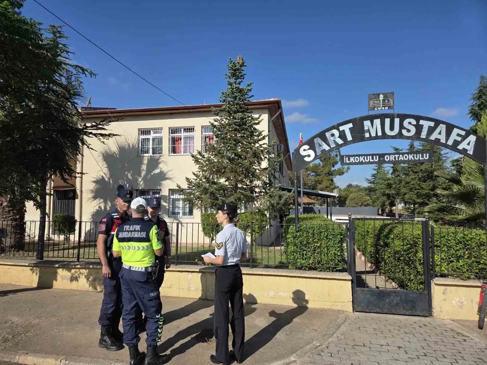 Manisa’da okul güvenliği için 8 bine yakın personel sahaya indi - 4