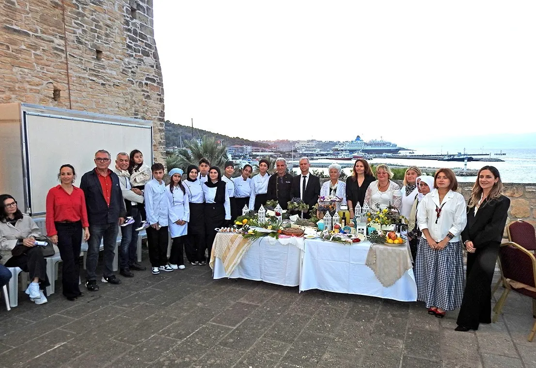 Çeşmeli öğrenciler, tarihî lezzetleri Kültür Sofrası’na taşıdı