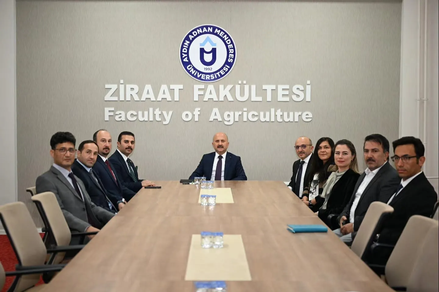 Aydın Valisi Varol, ADÜ Ziraat Fakültesi’nin uygulama alanlarını inceledi