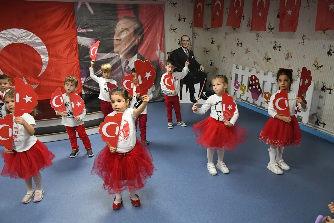 Kuşadası’nda minikler Cumhuriyet Bayramı’nı coşkuyla kutladı - 2