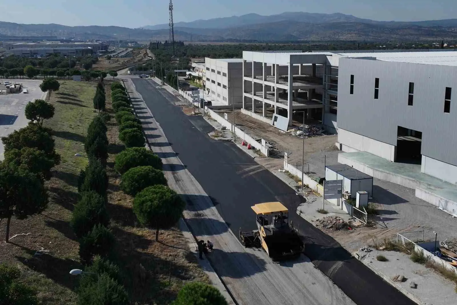 Manisa’nın iki OSB’si arasındaki yol yenileniyor - 3
