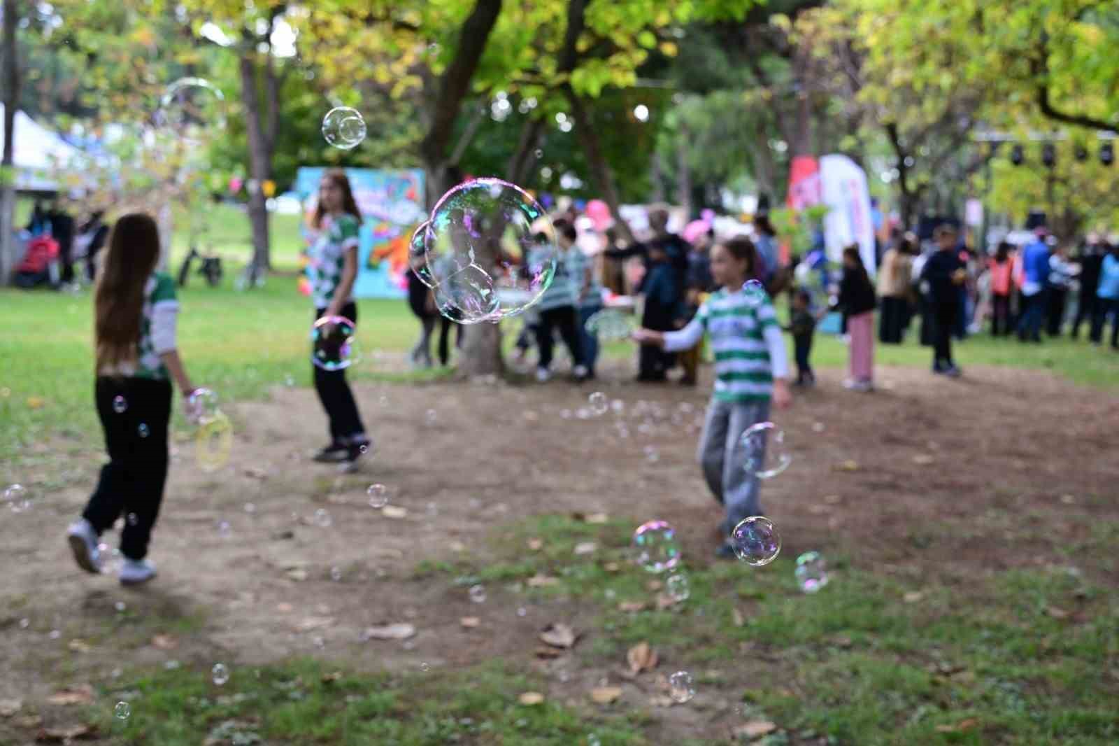 Çocuklar hem eğlendi hem öğrendi