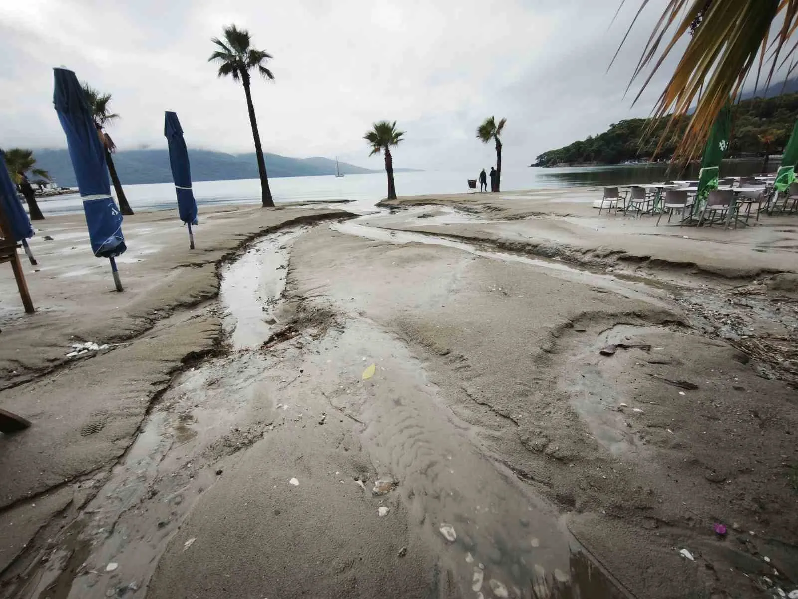 Muğla’da sakin kentin sahili kullanılmaz hale geldi - 5