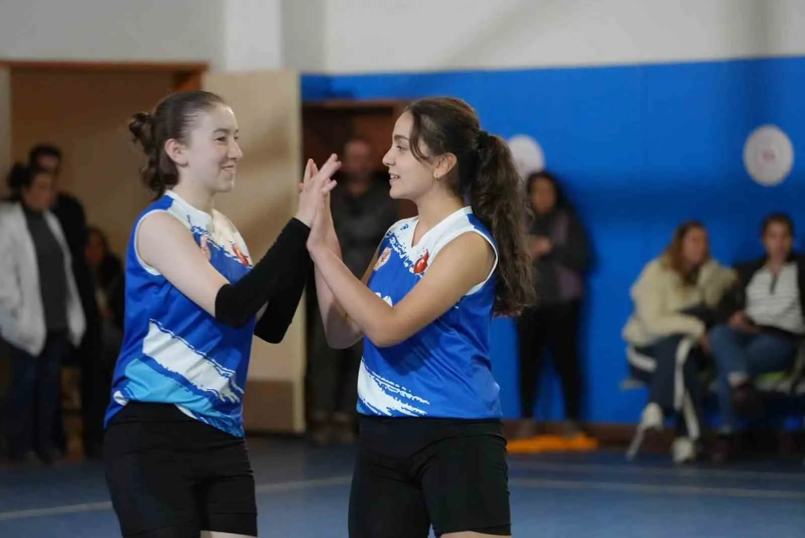 Muğla’da Cumhuriyet coşkusu voleybol sahasına taşındı - 4