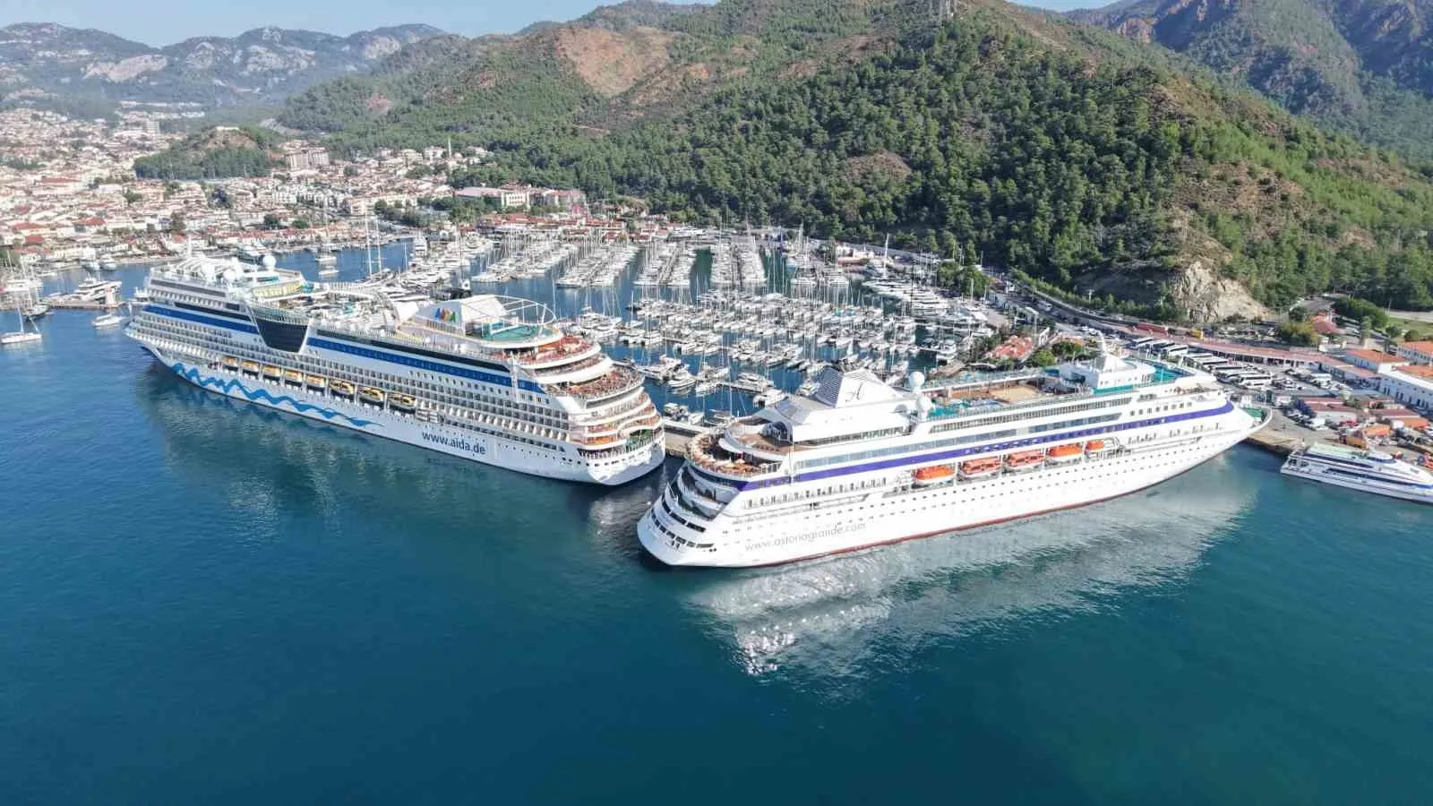 Marmaris Limanı’na iki kruvaziyer geldi