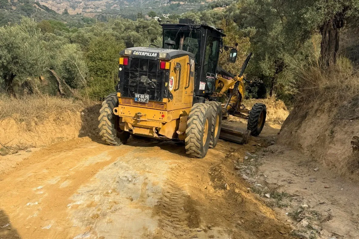 Efeler’de hasar gören tarım arazi yolları açılıyor