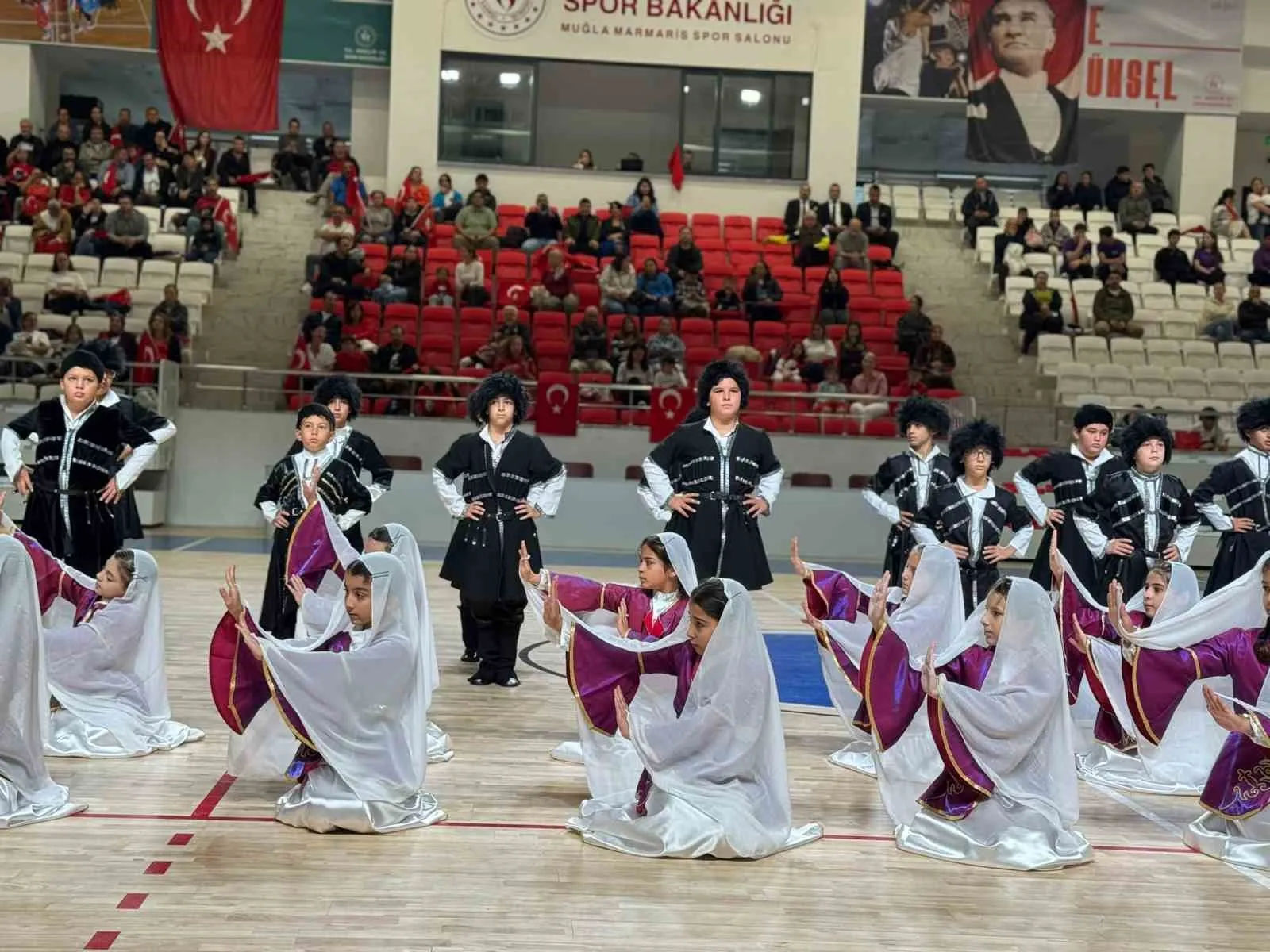 Marmaris’te Cumhuriyet’in 103. yılı coşkusu - 2