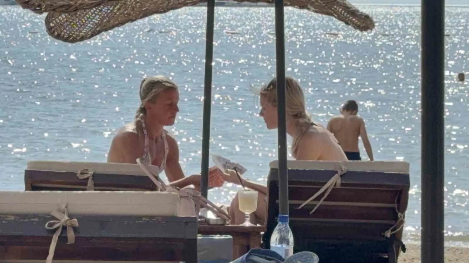 Bodrum’da sıcak havayı gören denize akın etti