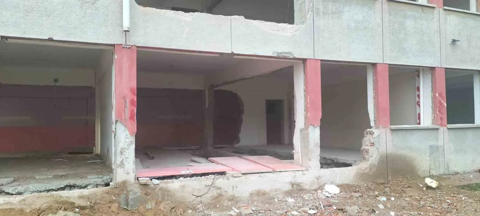 Çivril’de 44 yıllık okulda güçlendirme çalışmaları başladı - 2