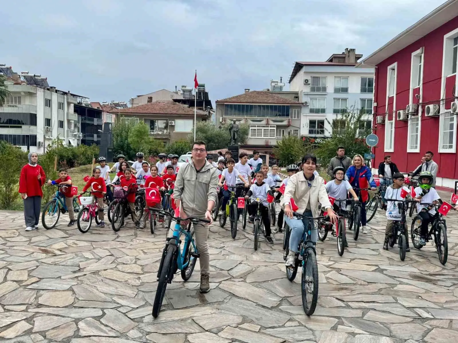 Bozdoğan’da çocuklar ’Cumhuriyet’ için pedalladı - 2