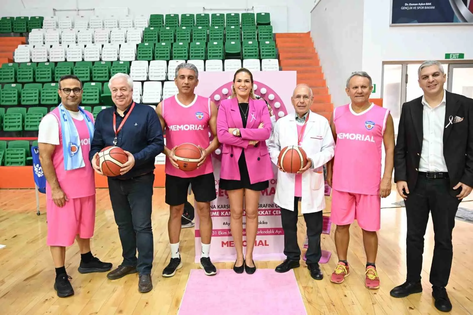 Bodrum kadın basketbol takımı ve doktorlar meme farkındalığı için maç yaptı - 4