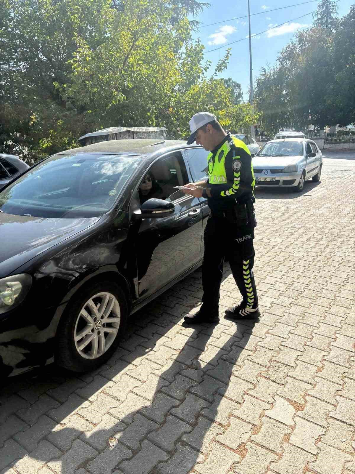 Çal’da polis ekiplerinden trafik ve dolandırıcılık uyarısı