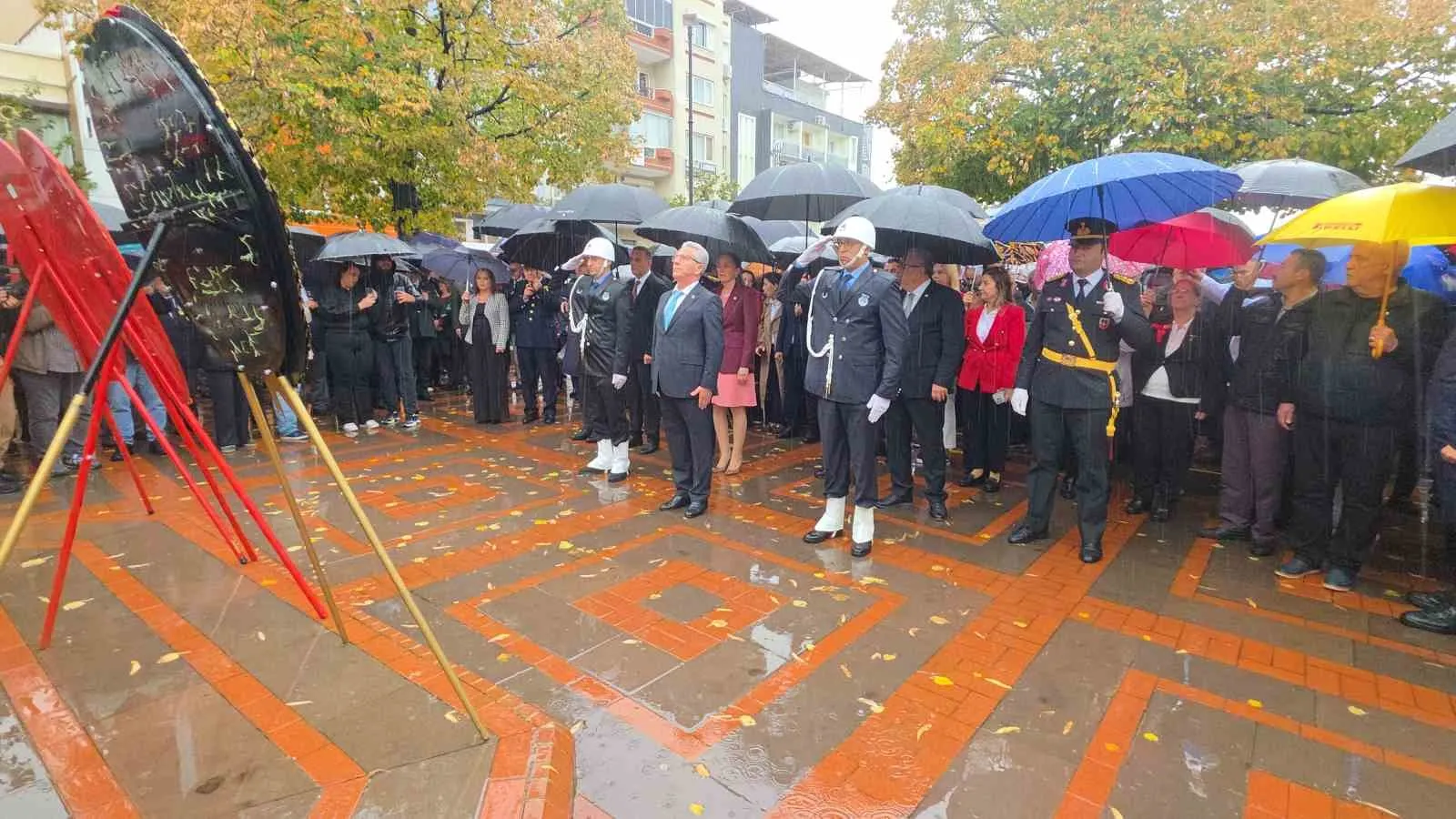 Nazilli’de çelenk sunma töreni yağmur altında yapıldı - 5