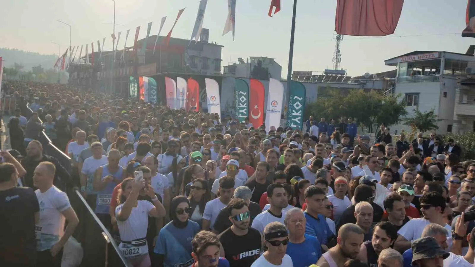 Lykos yarı maratonu’nda binlerce kişi koştu - 5