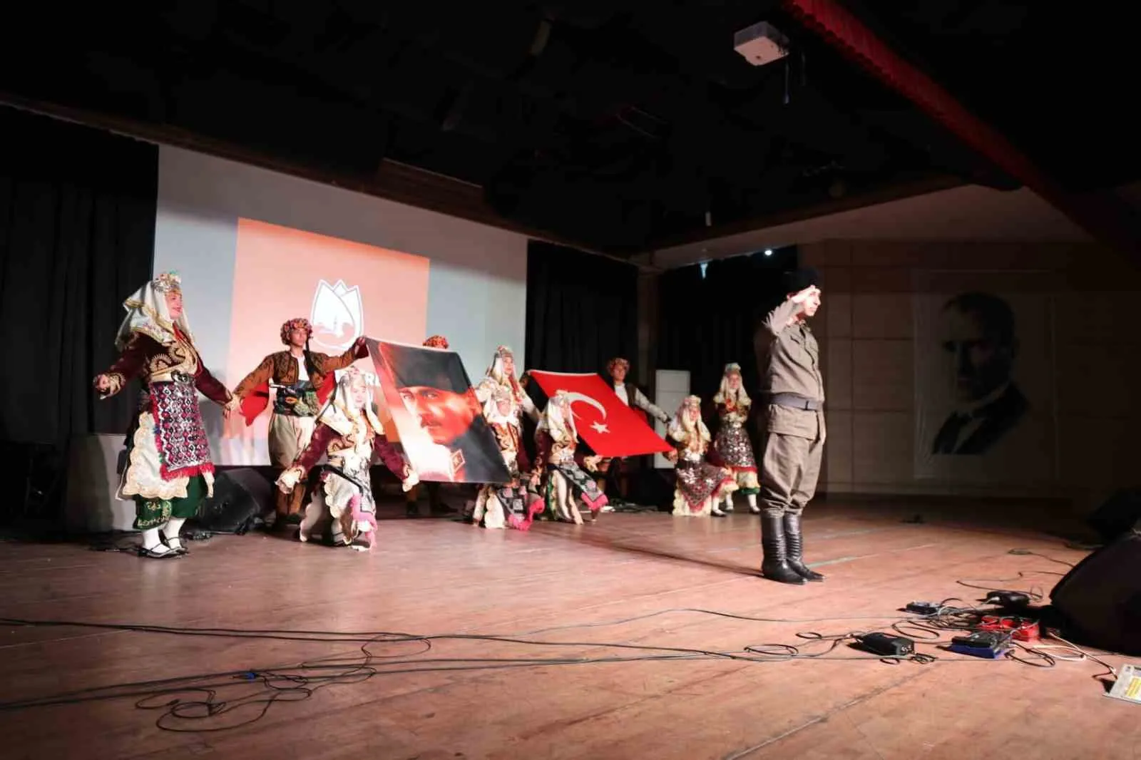 Yunusemre’de cumhuriyet coşkusu müzik ve gösterilerle yaşandı - 4