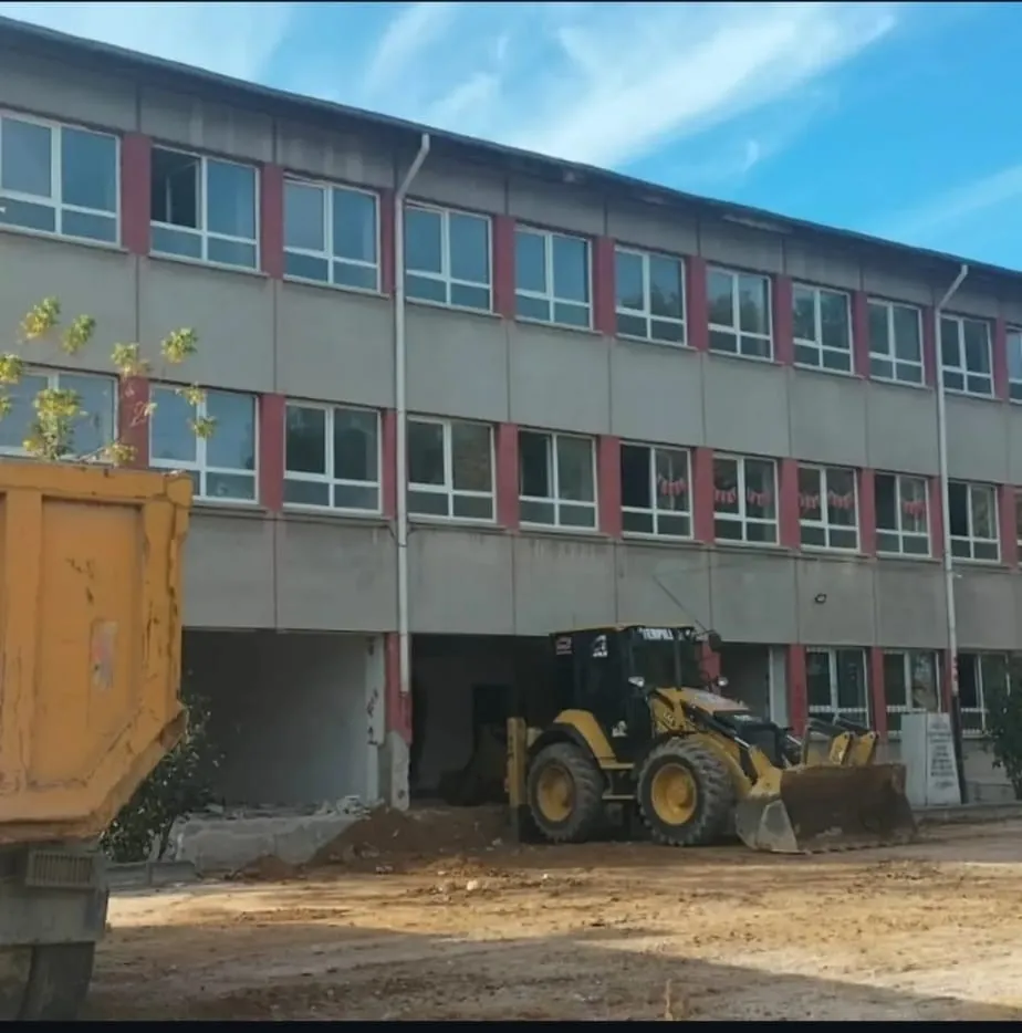 Çivril’de 44 yıllık okulda güçlendirme çalışmaları başladı - 6