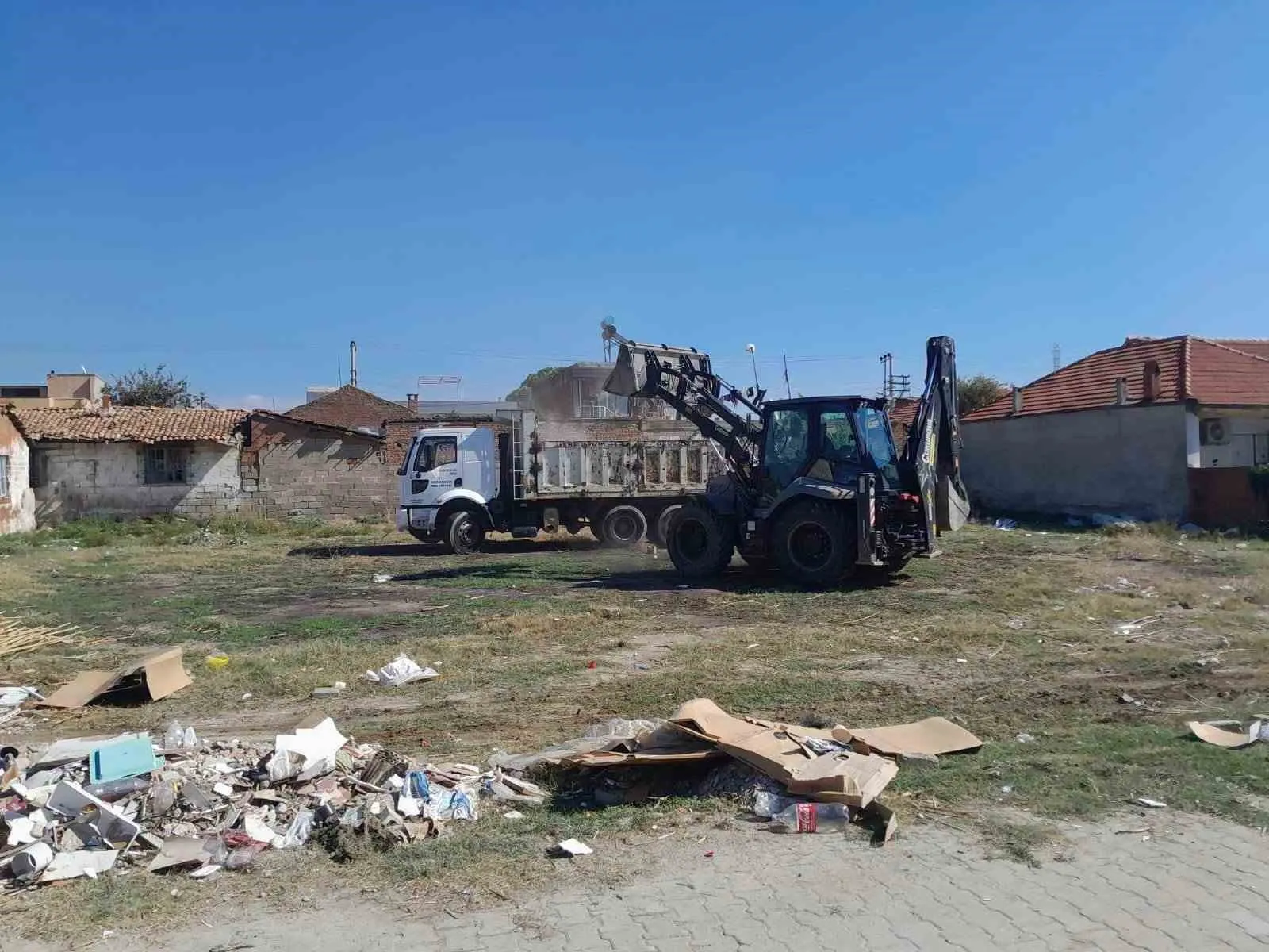 Germencik’te 7 farklı noktada belediye mesaisi sürüyor - 6