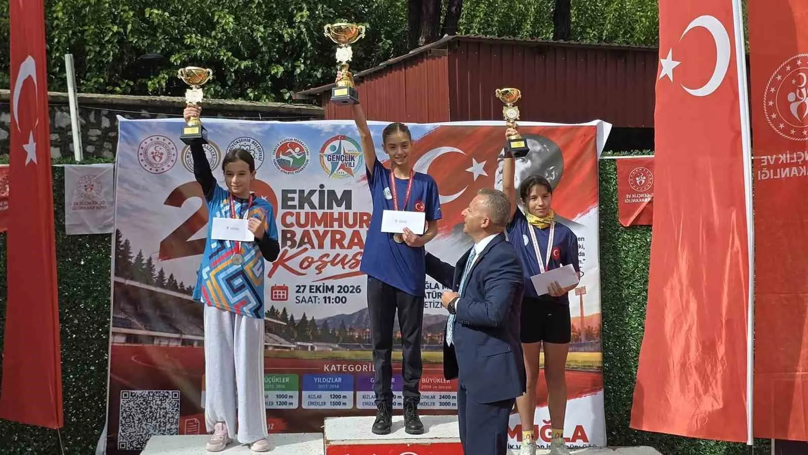 Cumhuriyet koşusunda dereceye girenler ödüllerini aldı - 6