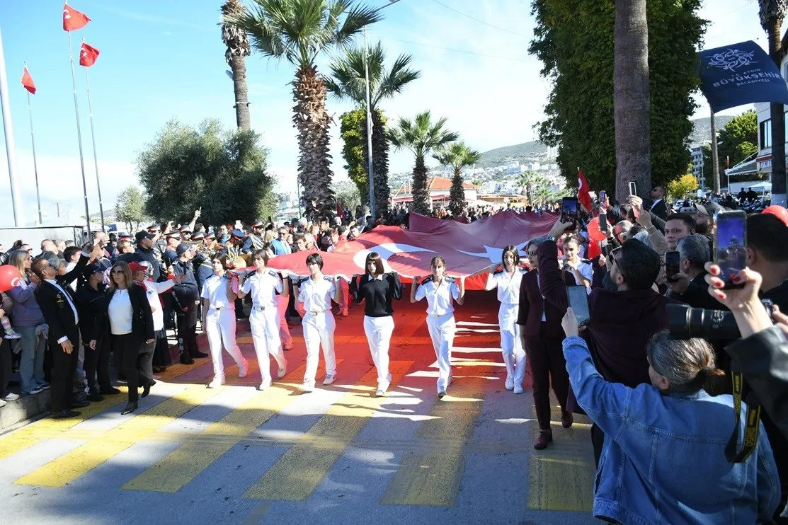 Kuşadası’nda Cumhuriyet coşkusu 103’üncü yılında meydanlara taştı - 6