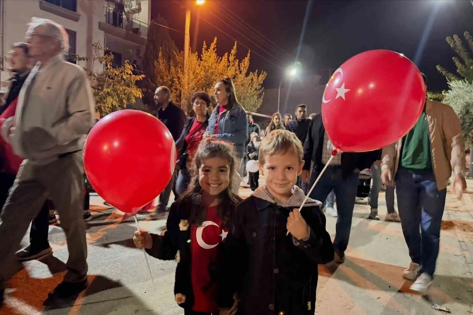Sarıgöl’de Cumhuriyet coşkusu fener alayıyla sokaklara taştı - 2