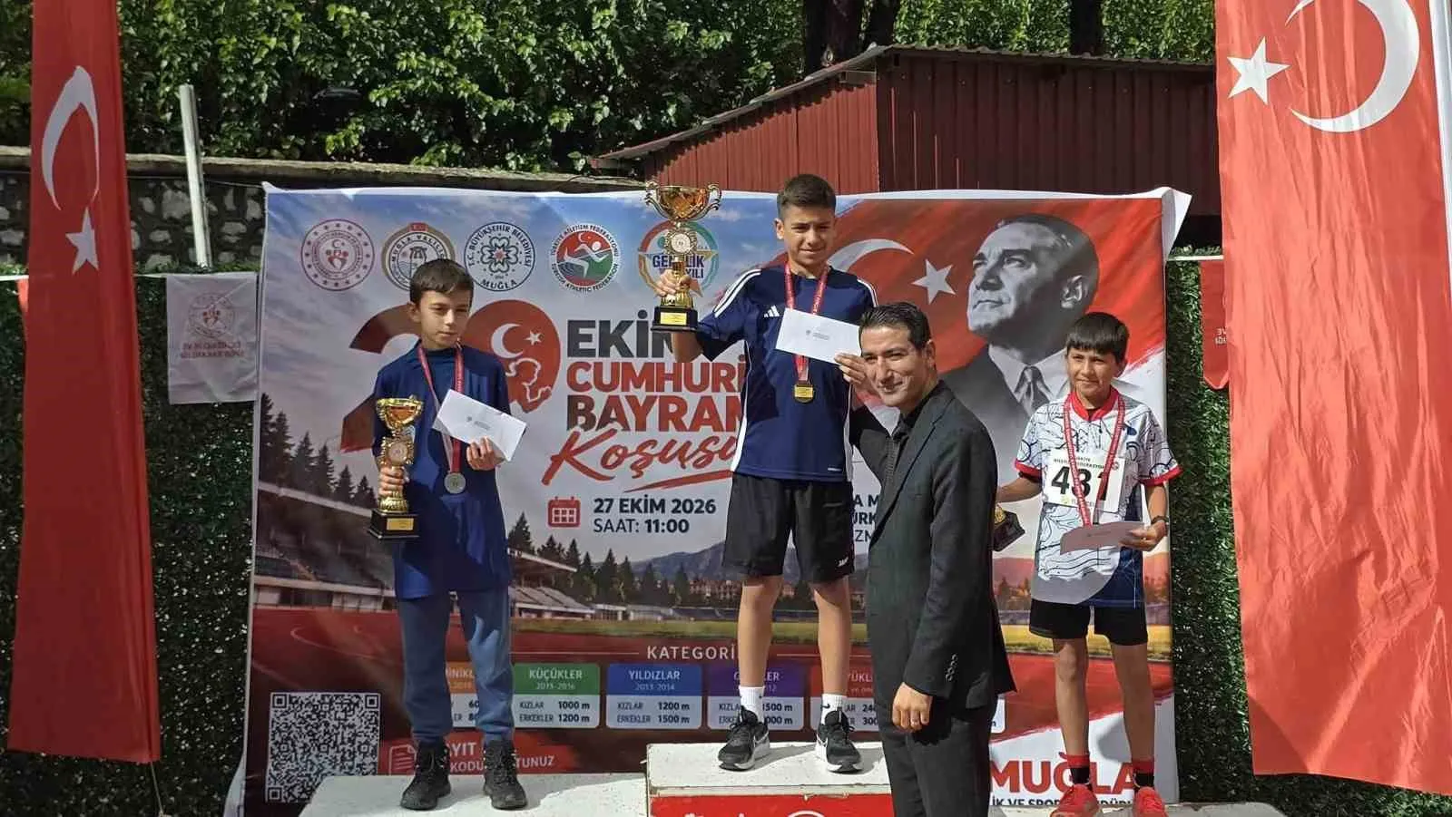 Cumhuriyet koşusunda dereceye girenler ödüllerini aldı - 5