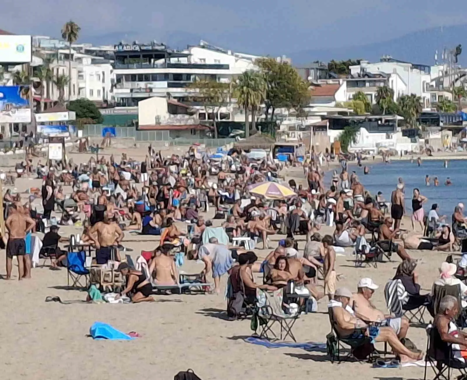 Didim’de ekim ayının son günlerinde deniz keyfi sürüyor