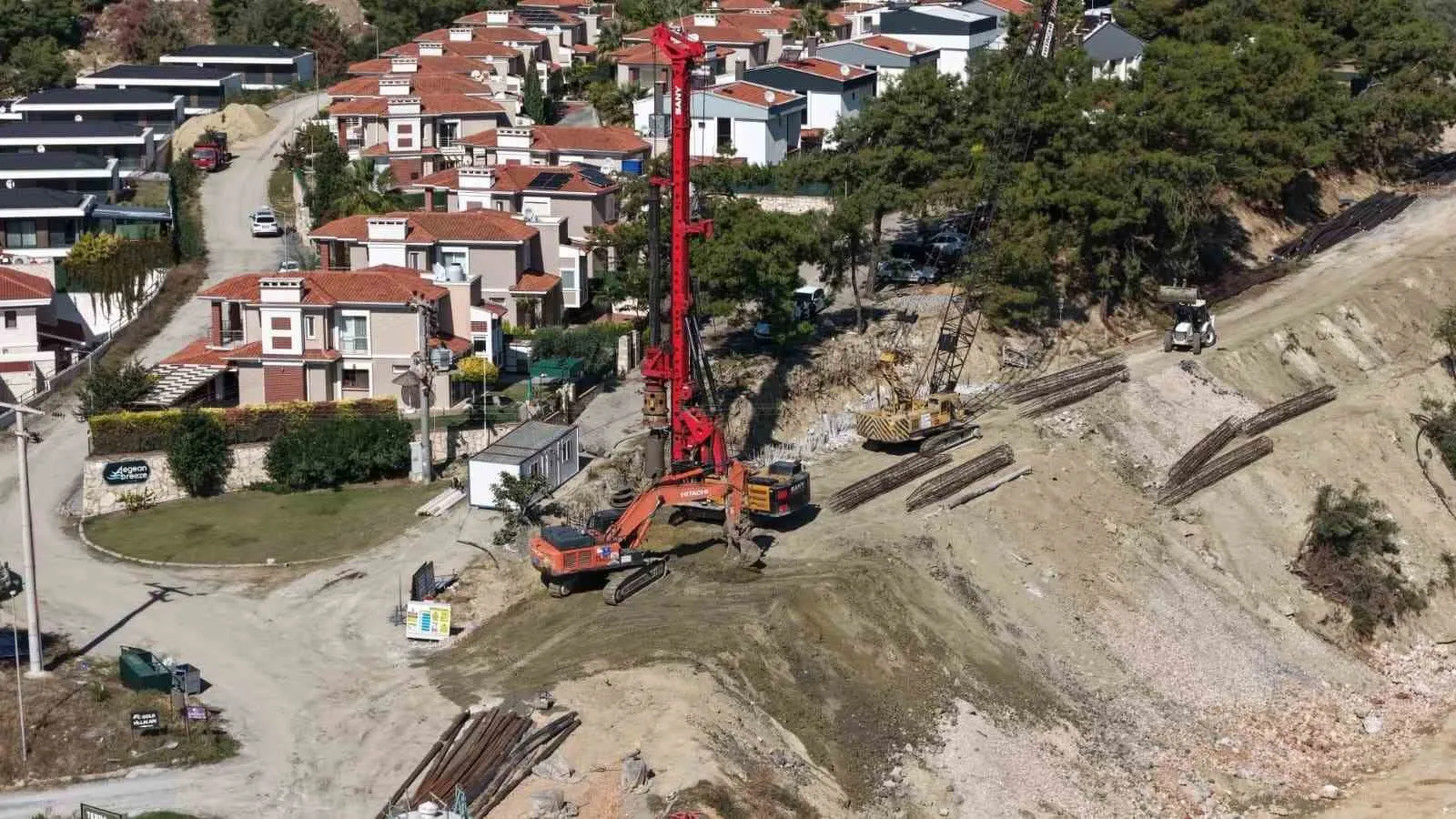 Aydın Büyükşehir Belediyesi Kuşadası’ndaki yol çalışmalarını sürdürüyor - 5