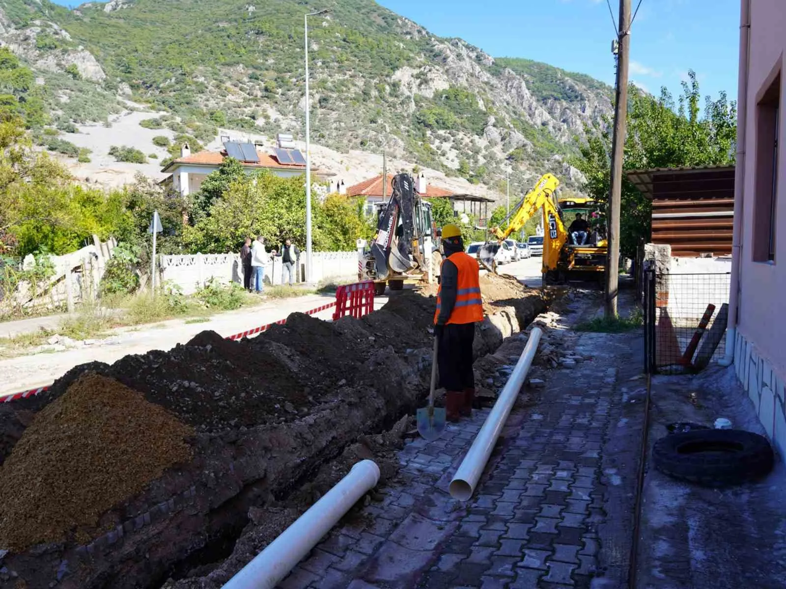 40 yıllık su isale hatları yenileniyor