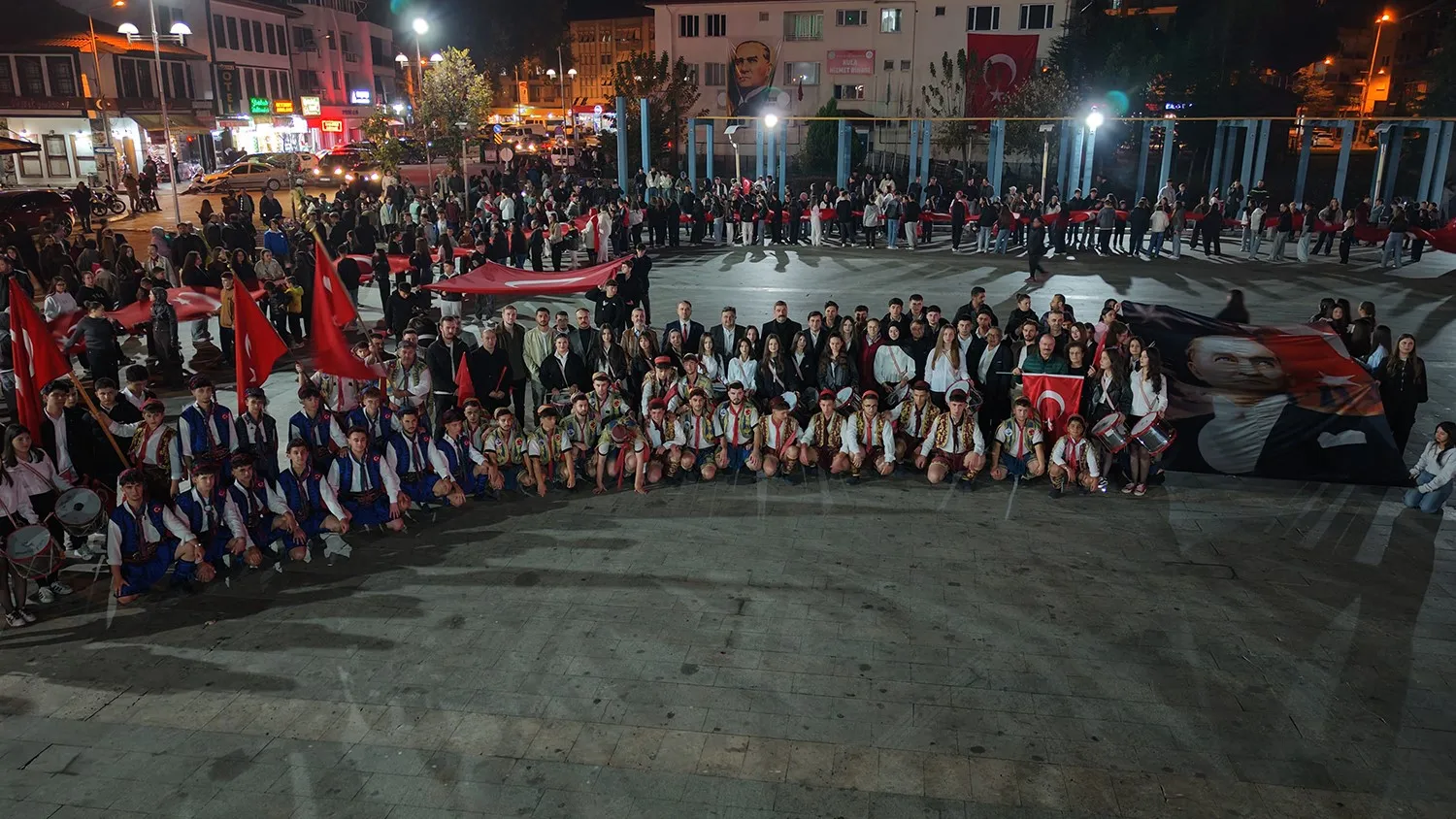 Kula’da Cumhuriyet Bayramı etkinlikleri fener alayıyla sona erdi - 13