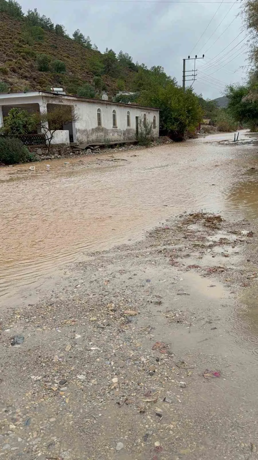 Datça’da sağanak sonrası denizin rengi değişti - 5